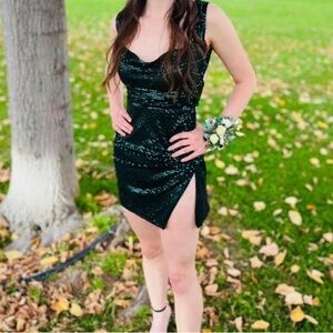 Green homecoming dress. Size Small.